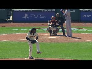 TRIPLE SHIMMY! Johnny Cueto does a little dance to get the strikeout 🤣